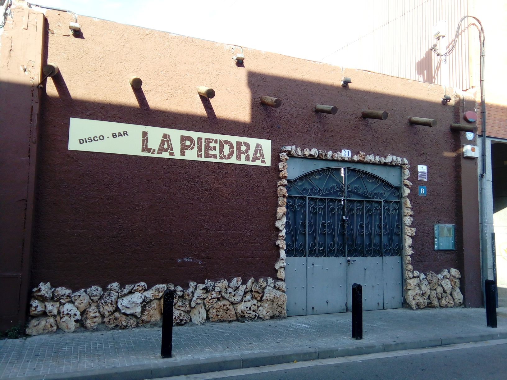 DISCO-BAR LA PIEDRA - Guia Comercial Cornellà